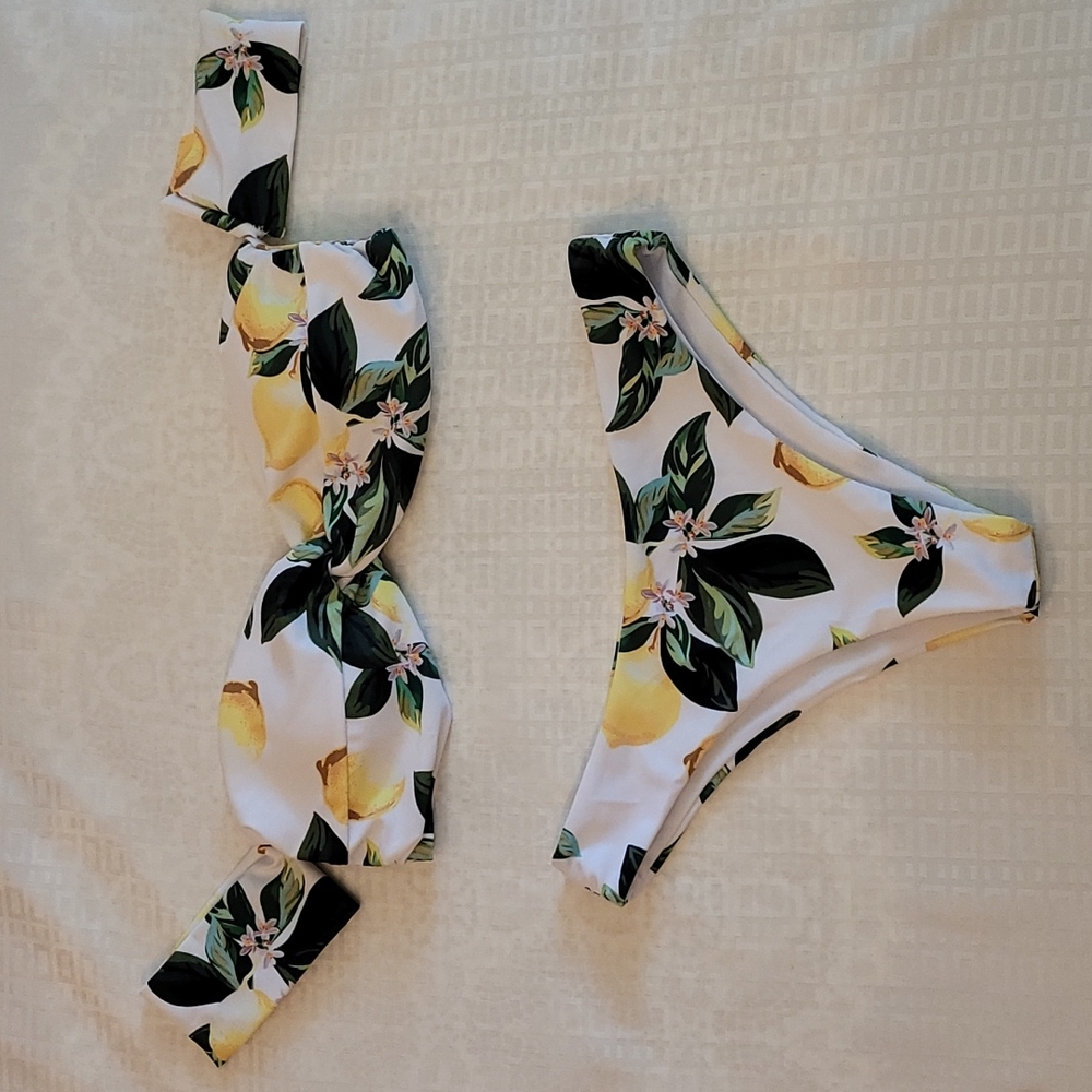 Never Worn Lemon Print Bikini with Cap Sleeve Size M